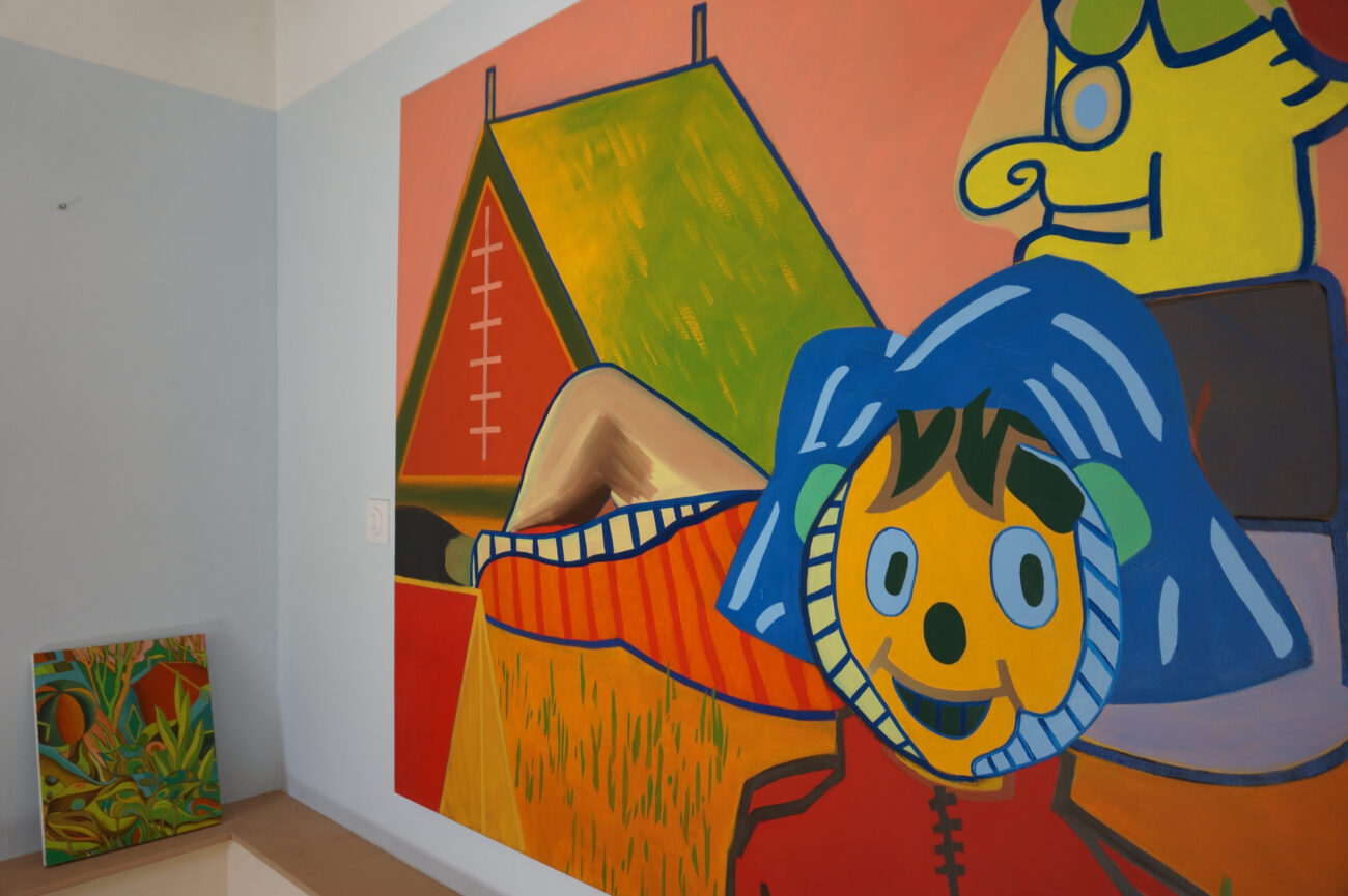 Ici on peut voir une peinture avec deux personnages géométrisés qui ont l'air d'être en vacances tranquillos dans un camping