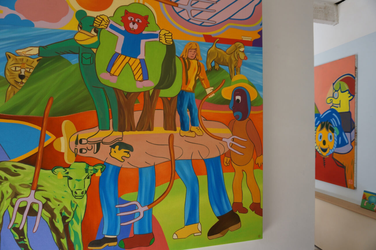 Ici on peut voir dans l'atelier la peinture intitulée : Cette époque déjà lointaine ainsi qu'un bout de la peinture intitulée : Camping.