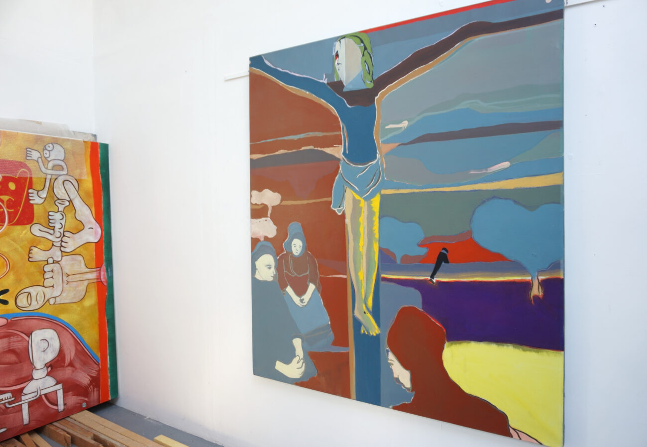 Peinture dans l'atelier de Benoît Andro qui représente une reprise de la toile le Christ Jaune de Gauguin.