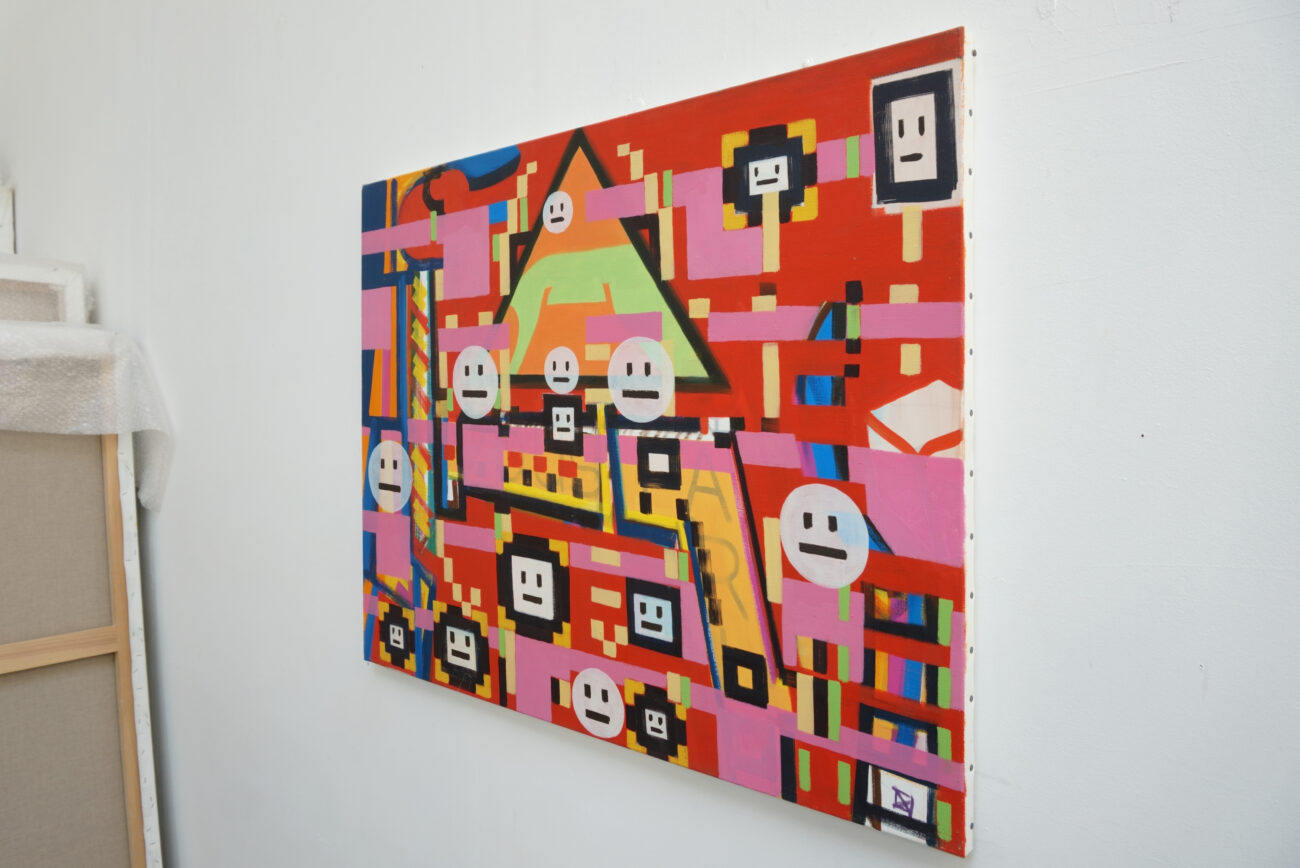 Peinture au mur de l'atelier de benoit andro ou on peut voir des émojis à l'ancienne